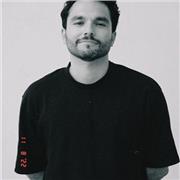 Arquitecto y Diseñador de Interiores con más de 8 años de experiencia nacional e internacional.